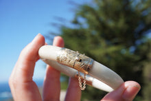 Load image into Gallery viewer, VINTAGE Jadeite Hinged Bangle
